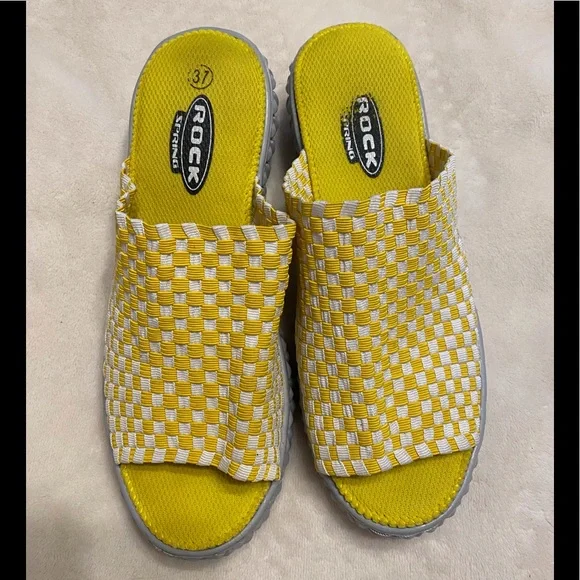 footwear rock spring slipper